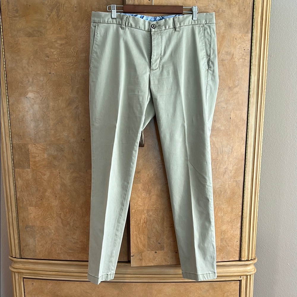 Tommy Bahama Boracay Khaki pants, Relaxed Fit size 36x32